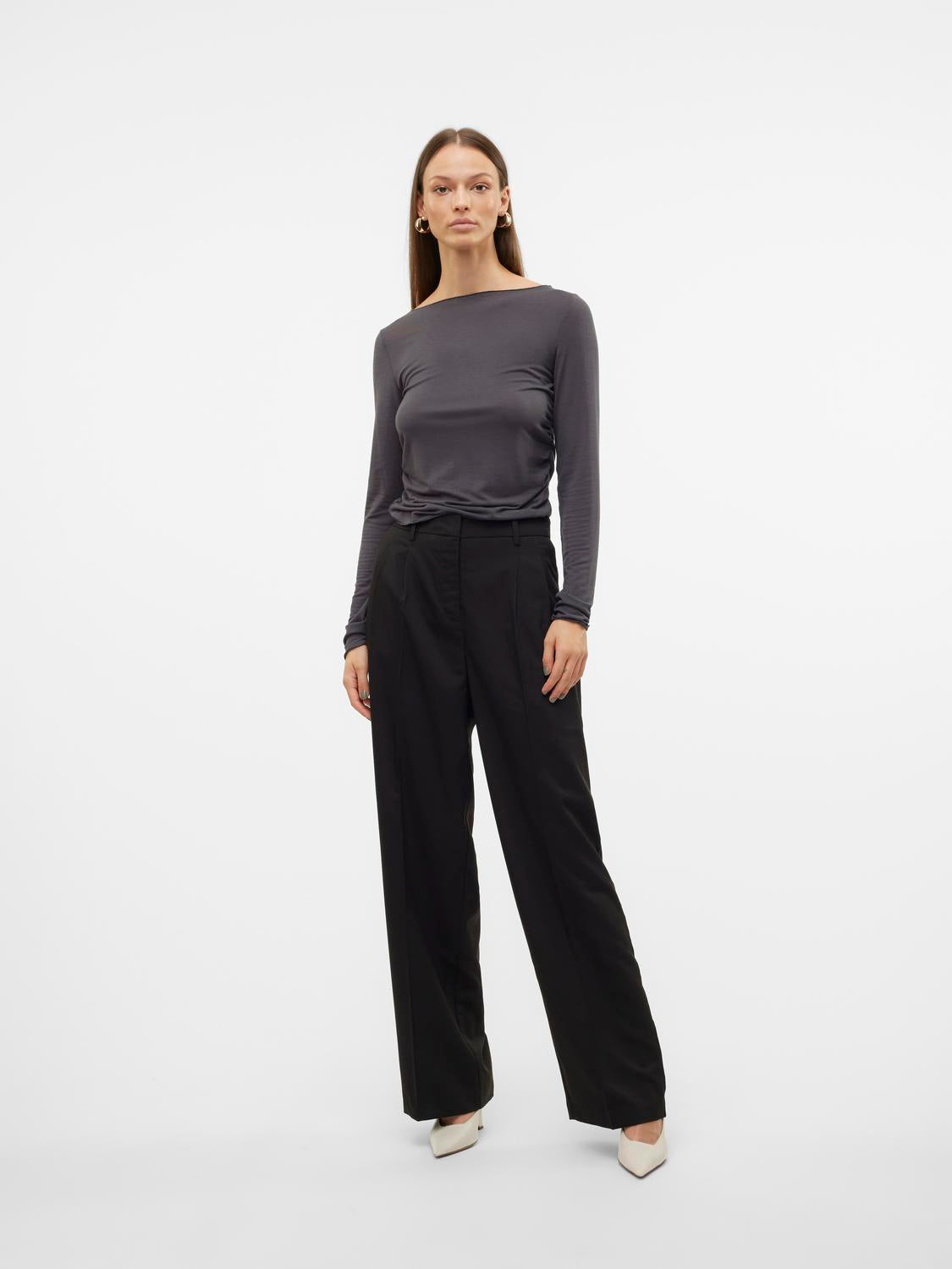model_shot-front_full